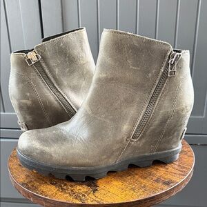 Sorel Women's Olive Ankle Booties